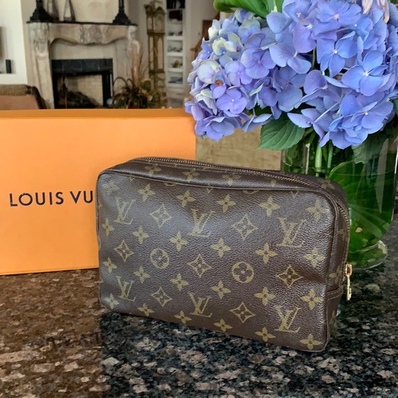 Louis Vuitton Handbags - Vintage Monogram Trousseau 23"